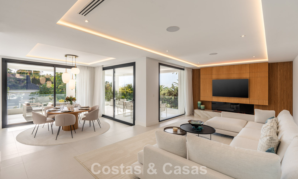 Luxueus gerenoveerde villa te koop op een steenworp van het strand in Oost Marbella 776382