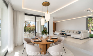 Luxueus gerenoveerde villa te koop op een steenworp van het strand in Oost Marbella 776383 