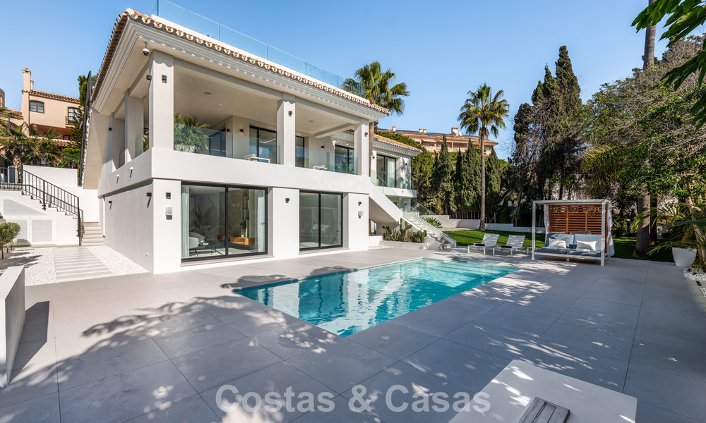Luxueus gerenoveerde villa te koop op een steenworp van het strand in Oost Marbella 776404