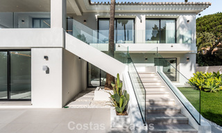 Luxueus gerenoveerde villa te koop op een steenworp van het strand in Oost Marbella 776406 
