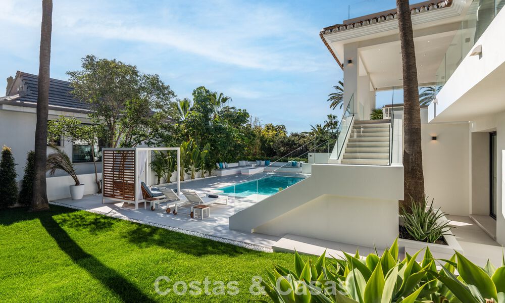 Luxueus gerenoveerde villa te koop op een steenworp van het strand in Oost Marbella 776410