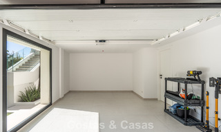 Luxueus gerenoveerde villa te koop op een steenworp van het strand in Oost Marbella 776412 