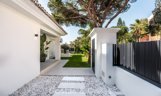 Luxueus gerenoveerde villa te koop op een steenworp van het strand in Oost Marbella 776413 