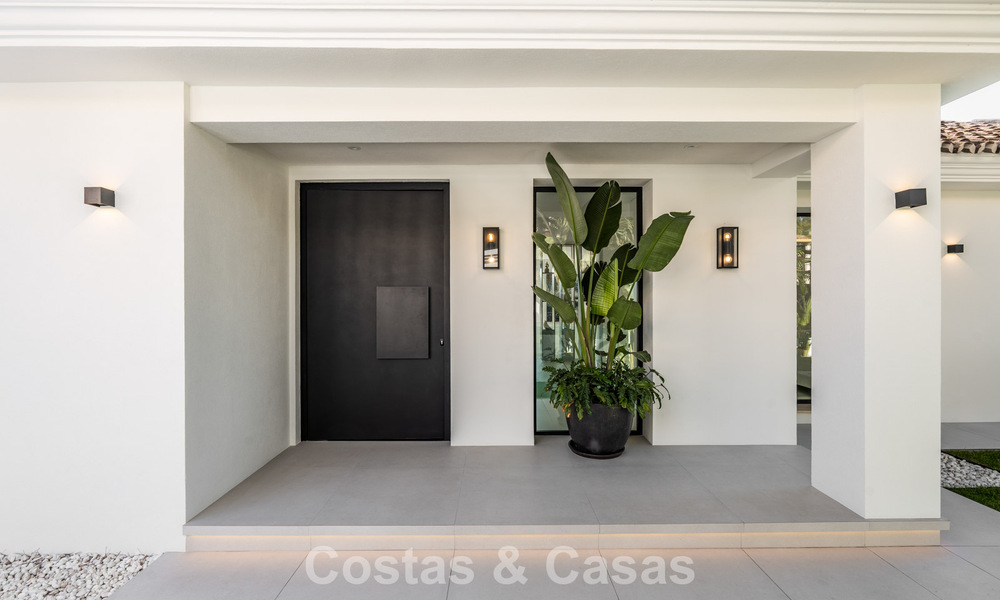 Luxueus gerenoveerde villa te koop op een steenworp van het strand in Oost Marbella 776414