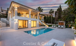 Luxueus gerenoveerde villa te koop op een steenworp van het strand in Oost Marbella 776420 