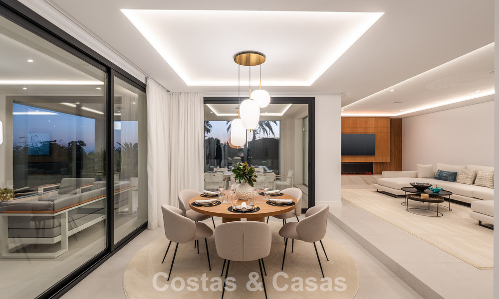 Luxueus gerenoveerde villa te koop op een steenworp van het strand in Oost Marbella 776430