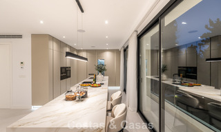 Luxueus gerenoveerde villa te koop op een steenworp van het strand in Oost Marbella 776433 
