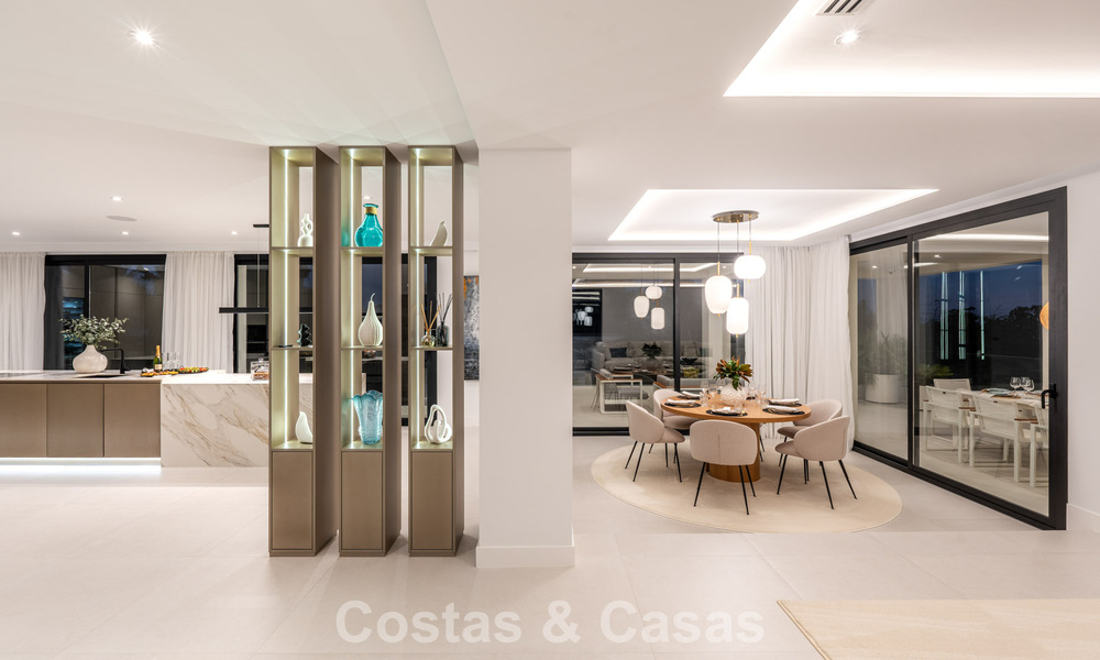 Luxueus gerenoveerde villa te koop op een steenworp van het strand in Oost Marbella 776435