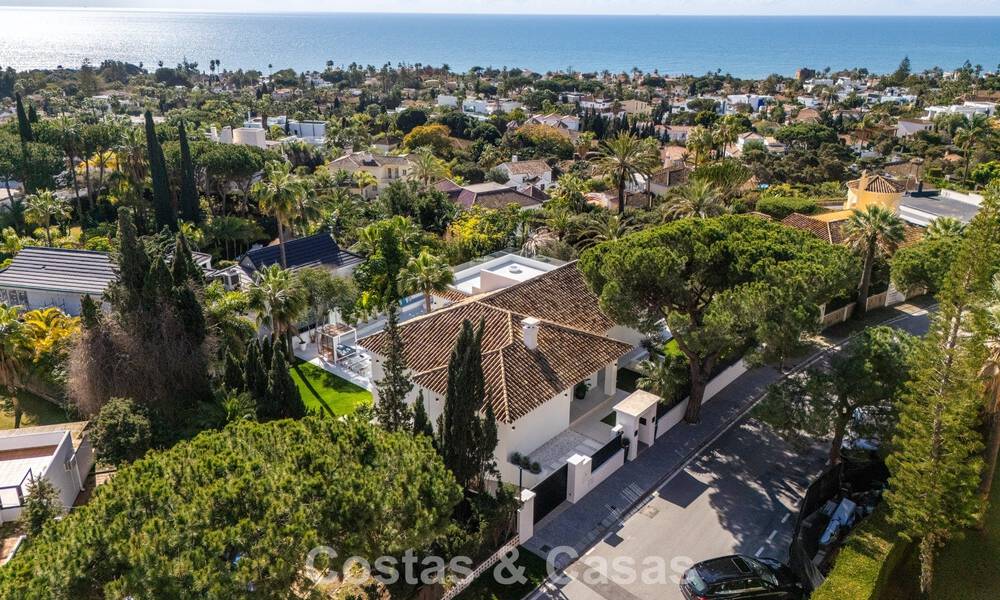 Luxueus gerenoveerde villa te koop op een steenworp van het strand in Oost Marbella 776437
