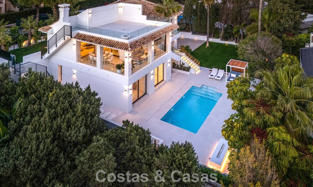 Luxueus gerenoveerde villa te koop op een steenworp van het strand in Oost Marbella 776443