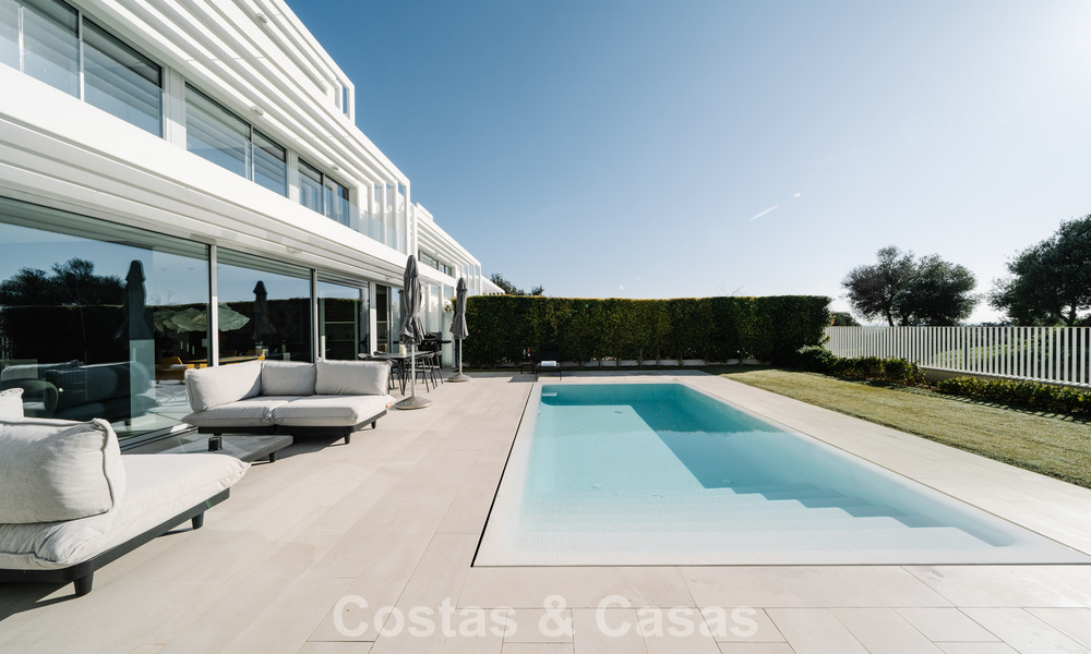 Halfvrijstaande woning te koop, frontlinie golf, in een gated community van Sotogrande, Costa del Sol 775993