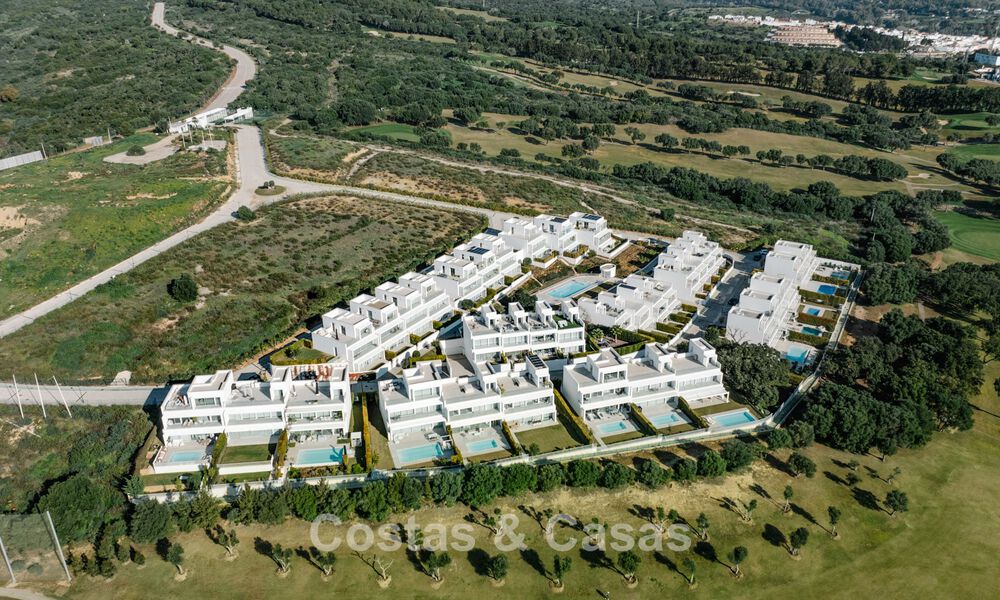 Halfvrijstaande woning te koop, frontlinie golf, in een gated community van Sotogrande, Costa del Sol 776000