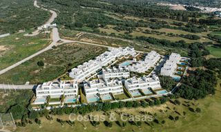 Halfvrijstaande woning te koop, frontlinie golf, in een gated community van Sotogrande, Costa del Sol 776000 