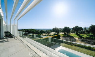 Halfvrijstaande woning te koop, frontlinie golf, in een gated community van Sotogrande, Costa del Sol 776003 