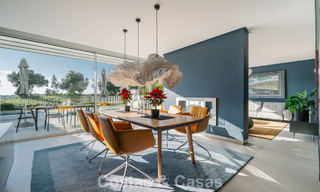 Halfvrijstaande woning te koop, frontlinie golf, in een gated community van Sotogrande, Costa del Sol 776006 