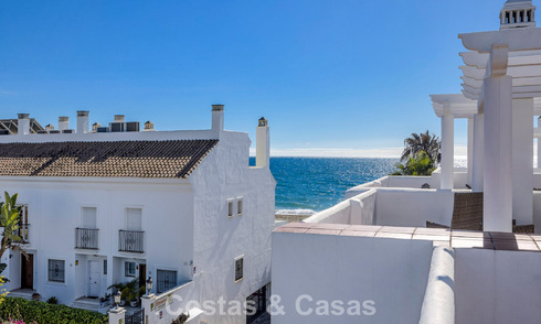 Ruim herenhuis te koop in een eerstelijnsstrand complex op de New Golden Mile tussen Marbella en Estepona 776012