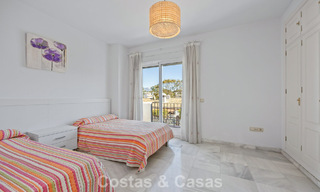 Ruim herenhuis te koop in een eerstelijnsstrand complex op de New Golden Mile tussen Marbella en Estepona 776036 
