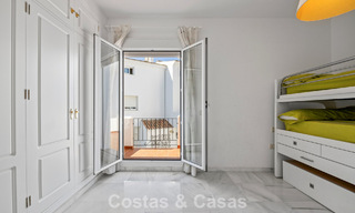 Ruim herenhuis te koop in een eerstelijnsstrand complex op de New Golden Mile tussen Marbella en Estepona 776037 