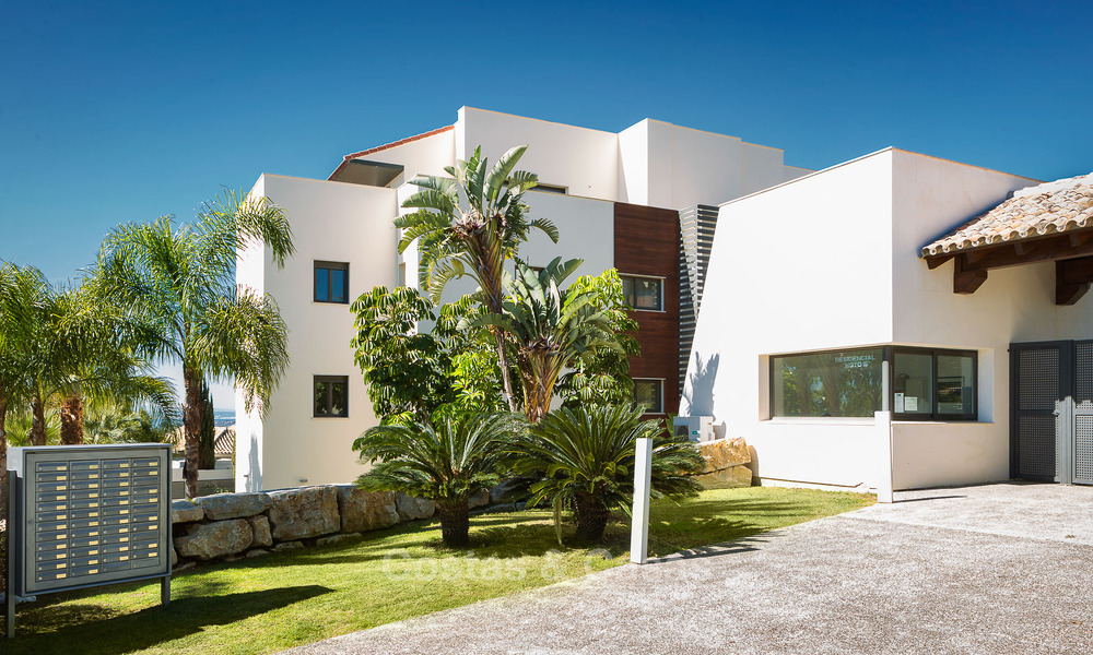Eigentijdse golf appartementen te koop in een 5-sterren golfresort, New Golden Mile, Marbella - Benahavis 807028
