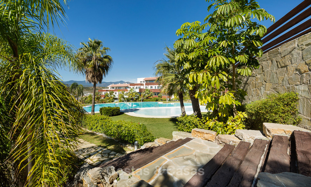 Eigentijdse golf appartementen te koop in een 5-sterren golfresort, New Golden Mile, Marbella - Benahavis 807030