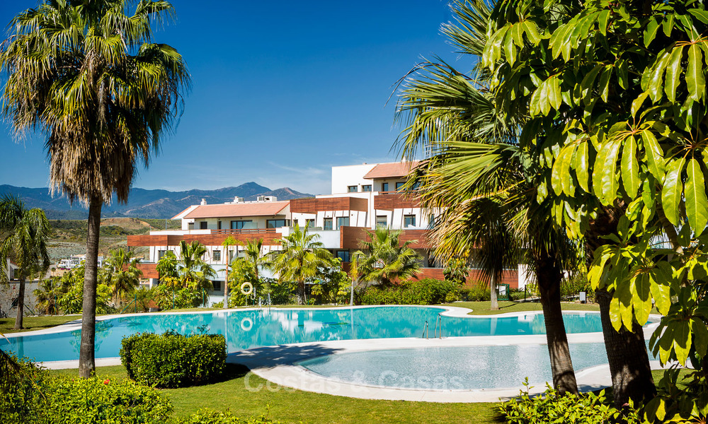 Eigentijdse golf appartementen te koop in een 5-sterren golfresort, New Golden Mile, Marbella - Benahavis 807031
