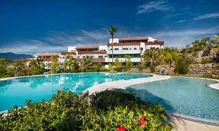 Eigentijdse golf appartementen te koop in een 5-sterren golfresort, New Golden Mile, Marbella - Benahavis 807033 