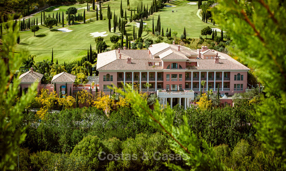 Eigentijdse golf appartementen te koop in een 5-sterren golfresort, New Golden Mile, Marbella - Benahavis 807036