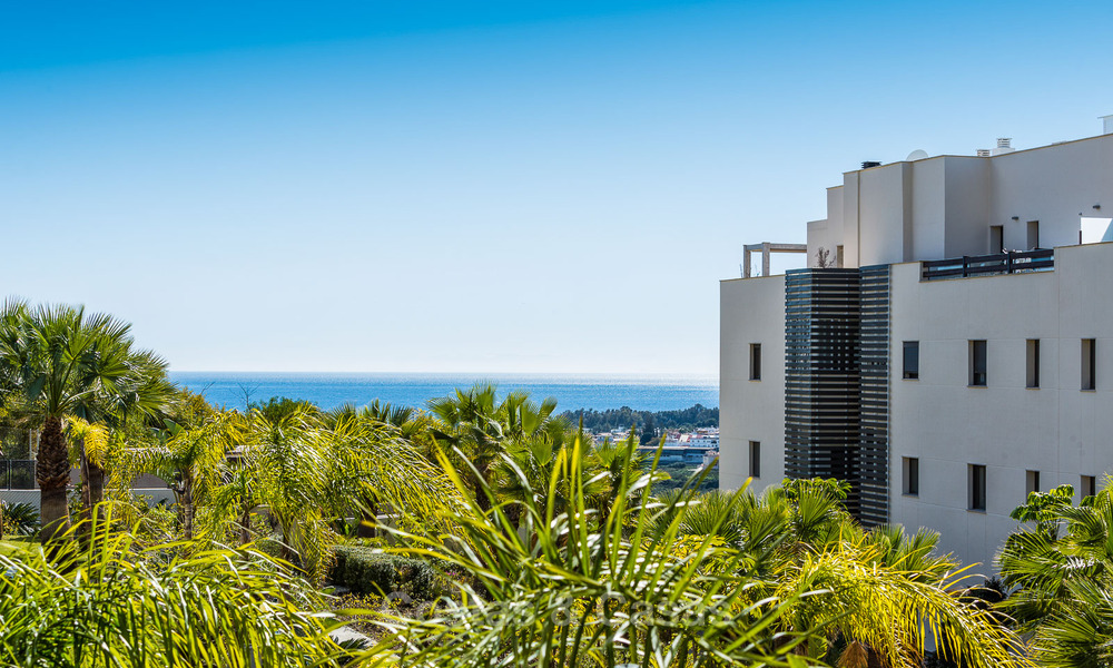 Eigentijdse golf appartementen te koop in een 5-sterren golfresort, New Golden Mile, Marbella - Benahavis 807037
