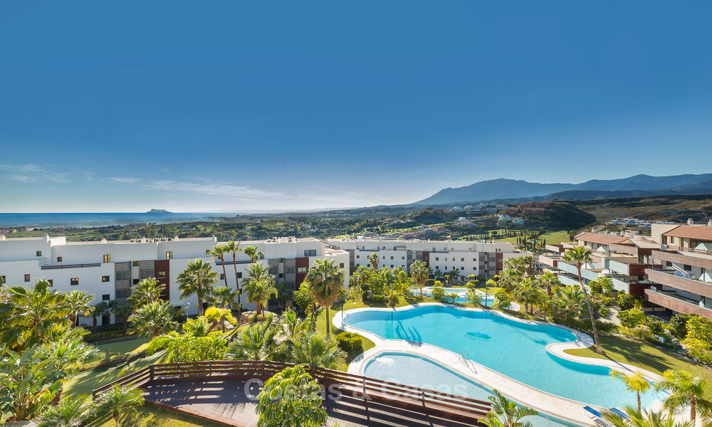 Eigentijdse golf appartementen te koop in een 5-sterren golfresort, New Golden Mile, Marbella - Benahavis 807040