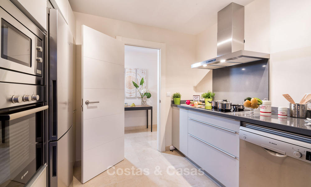 Eigentijdse golf appartementen te koop in een 5-sterren golfresort, New Golden Mile, Marbella - Benahavis 807044