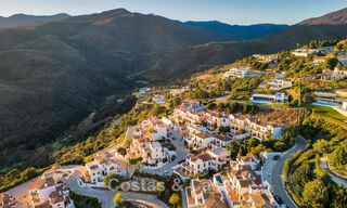 Spaans herenhuis met zeezicht te koop, in een rustige, beveiligde community in de heuvels van Benahavis - Marbella 776241 