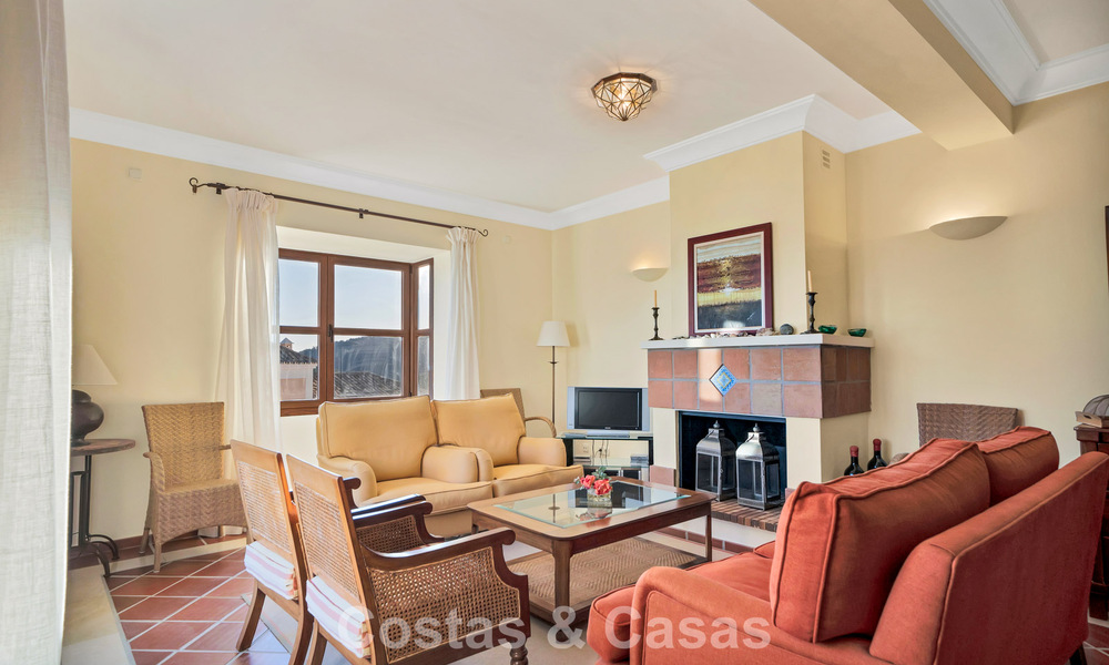 Spaans herenhuis met zeezicht te koop, in een rustige, beveiligde community in de heuvels van Benahavis - Marbella 776245