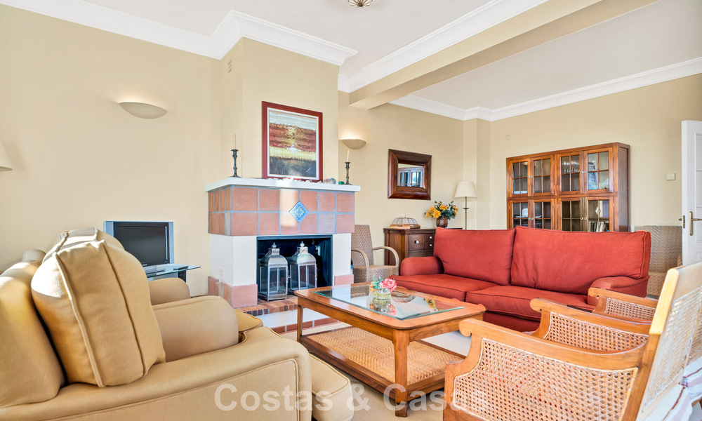 Spaans herenhuis met zeezicht te koop, in een rustige, beveiligde community in de heuvels van Benahavis - Marbella 776247