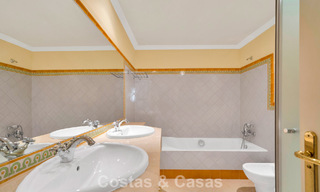 Spaans herenhuis met zeezicht te koop, in een rustige, beveiligde community in de heuvels van Benahavis - Marbella 776250 