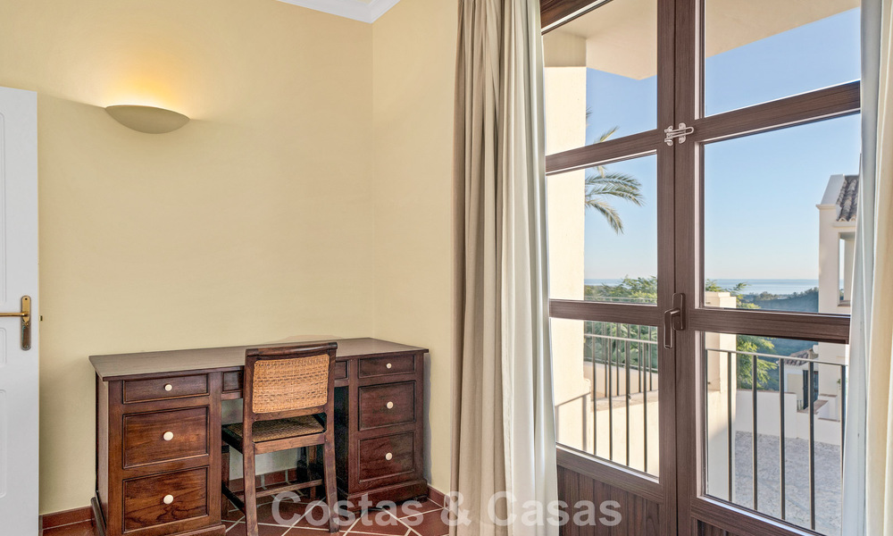 Spaans herenhuis met zeezicht te koop, in een rustige, beveiligde community in de heuvels van Benahavis - Marbella 776253