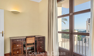 Spaans herenhuis met zeezicht te koop, in een rustige, beveiligde community in de heuvels van Benahavis - Marbella 776253 