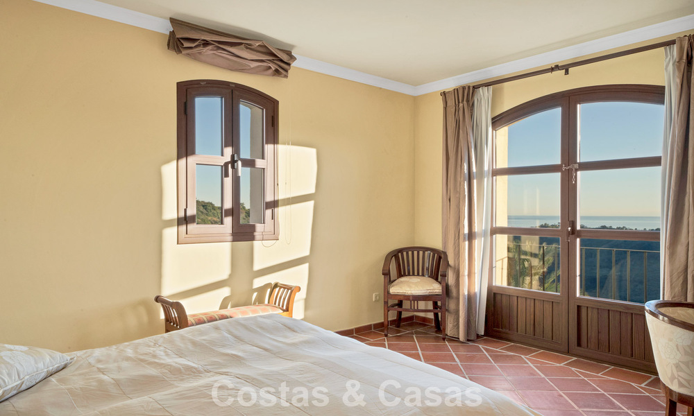 Spaans herenhuis met zeezicht te koop, in een rustige, beveiligde community in de heuvels van Benahavis - Marbella 776254