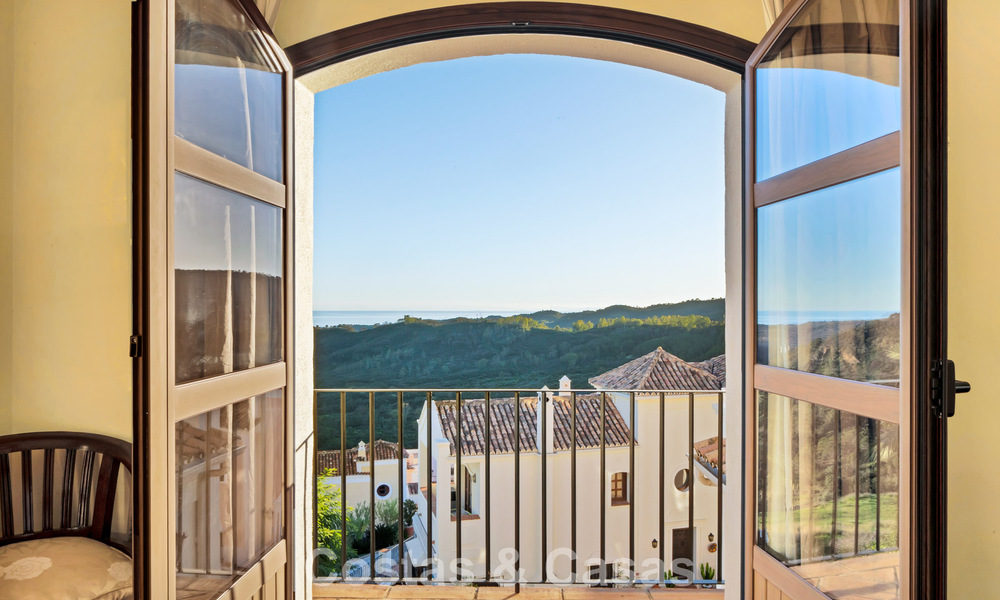 Spaans herenhuis met zeezicht te koop, in een rustige, beveiligde community in de heuvels van Benahavis - Marbella 776256