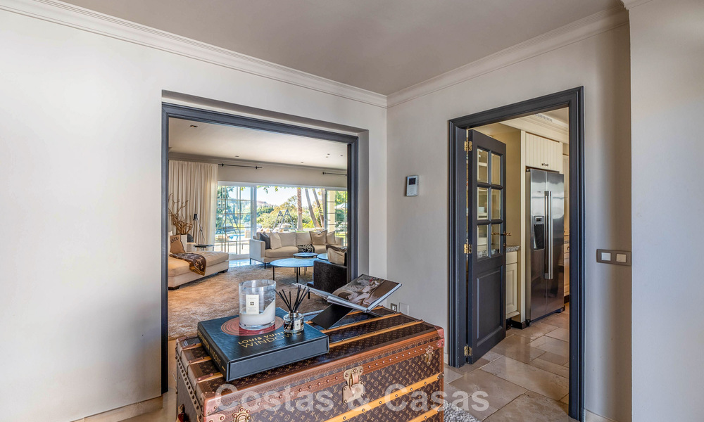 Instapklare luxevilla met een moderne mediterrane bouwstijl te koop in Nueva Andalucia’s golfvallei, Marbella 776284