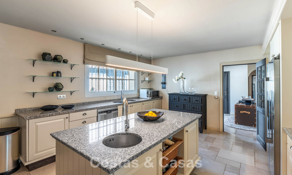 Instapklare luxevilla met een moderne mediterrane bouwstijl te koop in Nueva Andalucia’s golfvallei, Marbella 776291