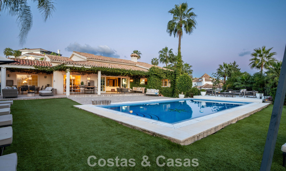 Instapklare luxevilla met een moderne mediterrane bouwstijl te koop in Nueva Andalucia’s golfvallei, Marbella 776305