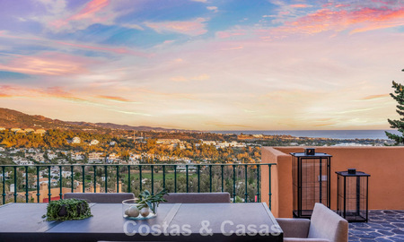 Modern gerenoveerd duplex penthouse te koop, op korte afstand van voorzieningen in Nueva Andalucia’s golfvallei, Marbella 793359