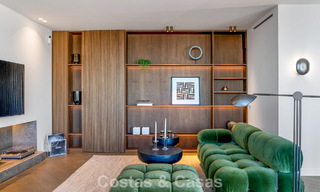 Modern gerenoveerd duplex penthouse te koop, op korte afstand van voorzieningen in Nueva Andalucia’s golfvallei, Marbella 793363 