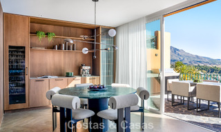 Modern gerenoveerd duplex penthouse te koop, op korte afstand van voorzieningen in Nueva Andalucia’s golfvallei, Marbella 793365 
