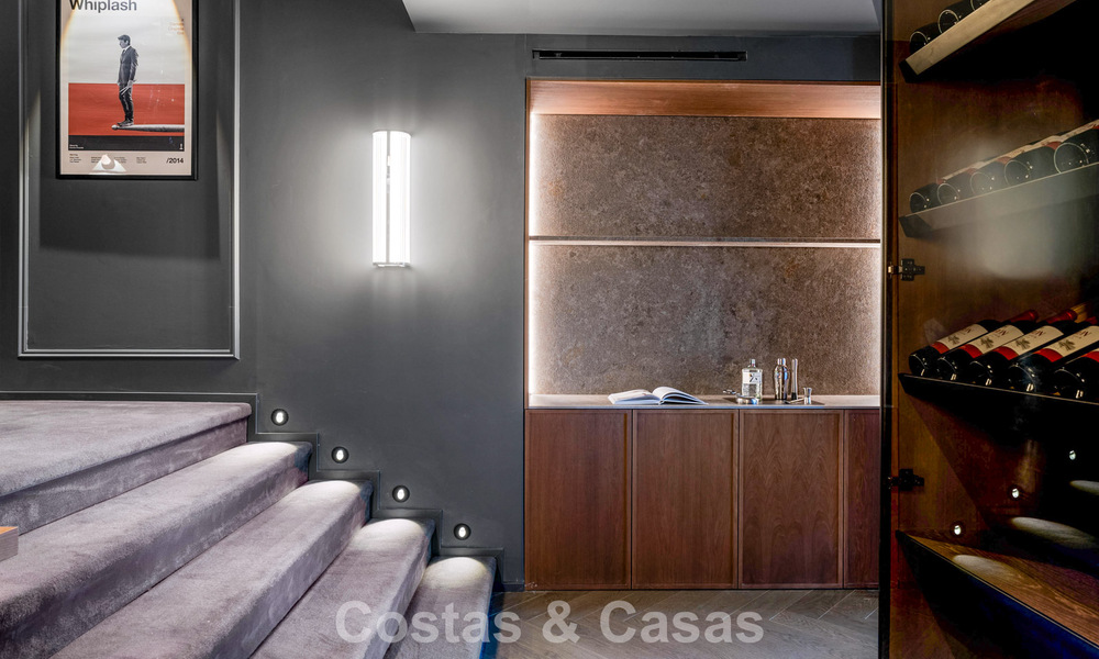 Modern gerenoveerd duplex penthouse te koop, op korte afstand van voorzieningen in Nueva Andalucia’s golfvallei, Marbella 793372