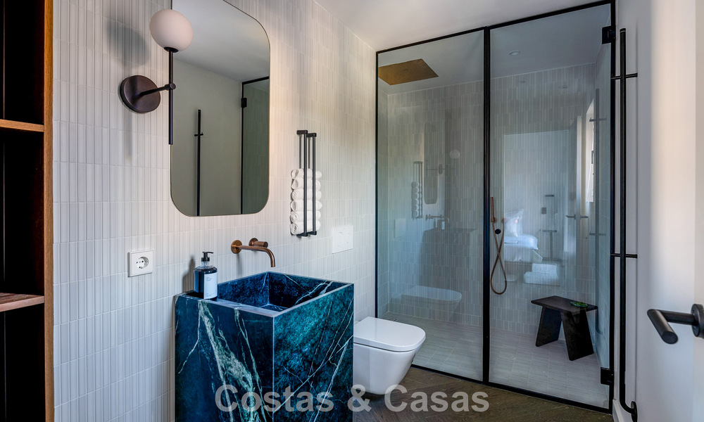 Modern gerenoveerd duplex penthouse te koop, op korte afstand van voorzieningen in Nueva Andalucia’s golfvallei, Marbella 793373