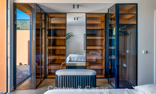 Modern gerenoveerd duplex penthouse te koop, op korte afstand van voorzieningen in Nueva Andalucia’s golfvallei, Marbella 793381 