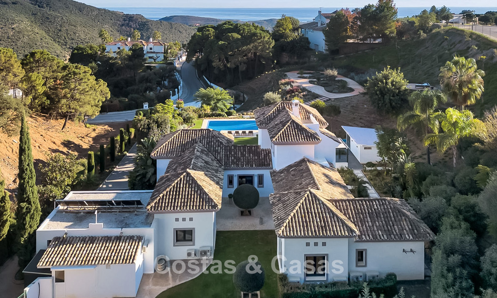 Luxueuze villa in mediterrane stijl te koop in een gated community omgeven door natuur in Marbella - Benahavis 776505