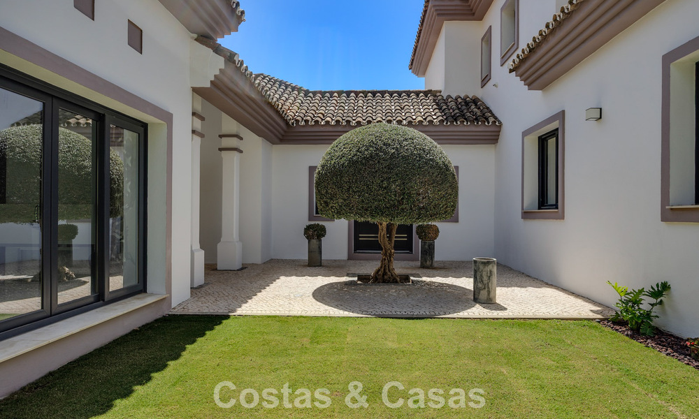 Luxueuze villa in mediterrane stijl te koop in een gated community omgeven door natuur in Marbella - Benahavis 805711