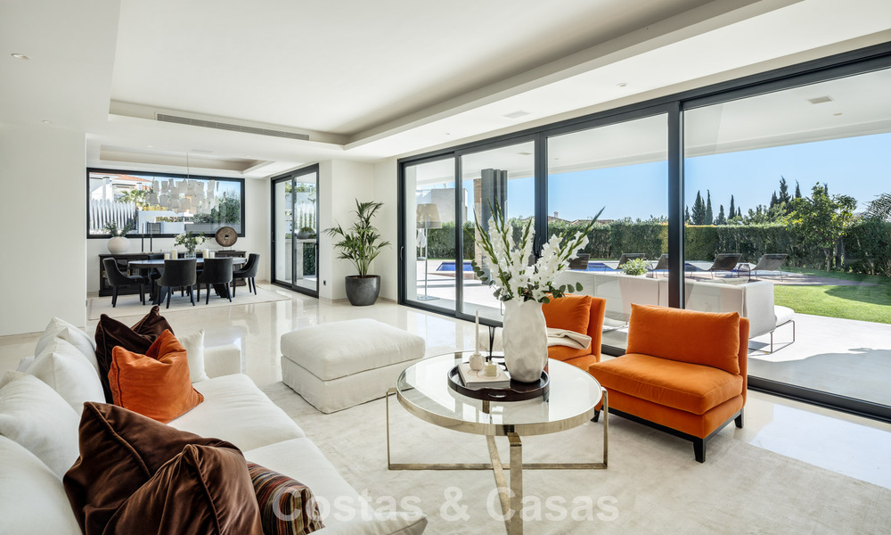 Eigentijdse luxevilla te koop, in een exclusieve, afgeschermde woonwijk op Marbella’s prestigieuze Golden Mile 776676